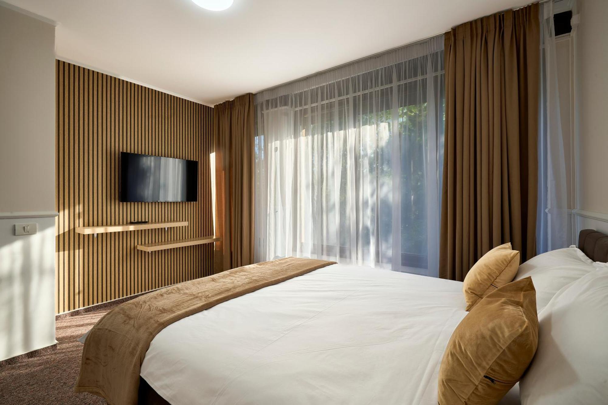Therme Airport לינה וארוחת בוקר *