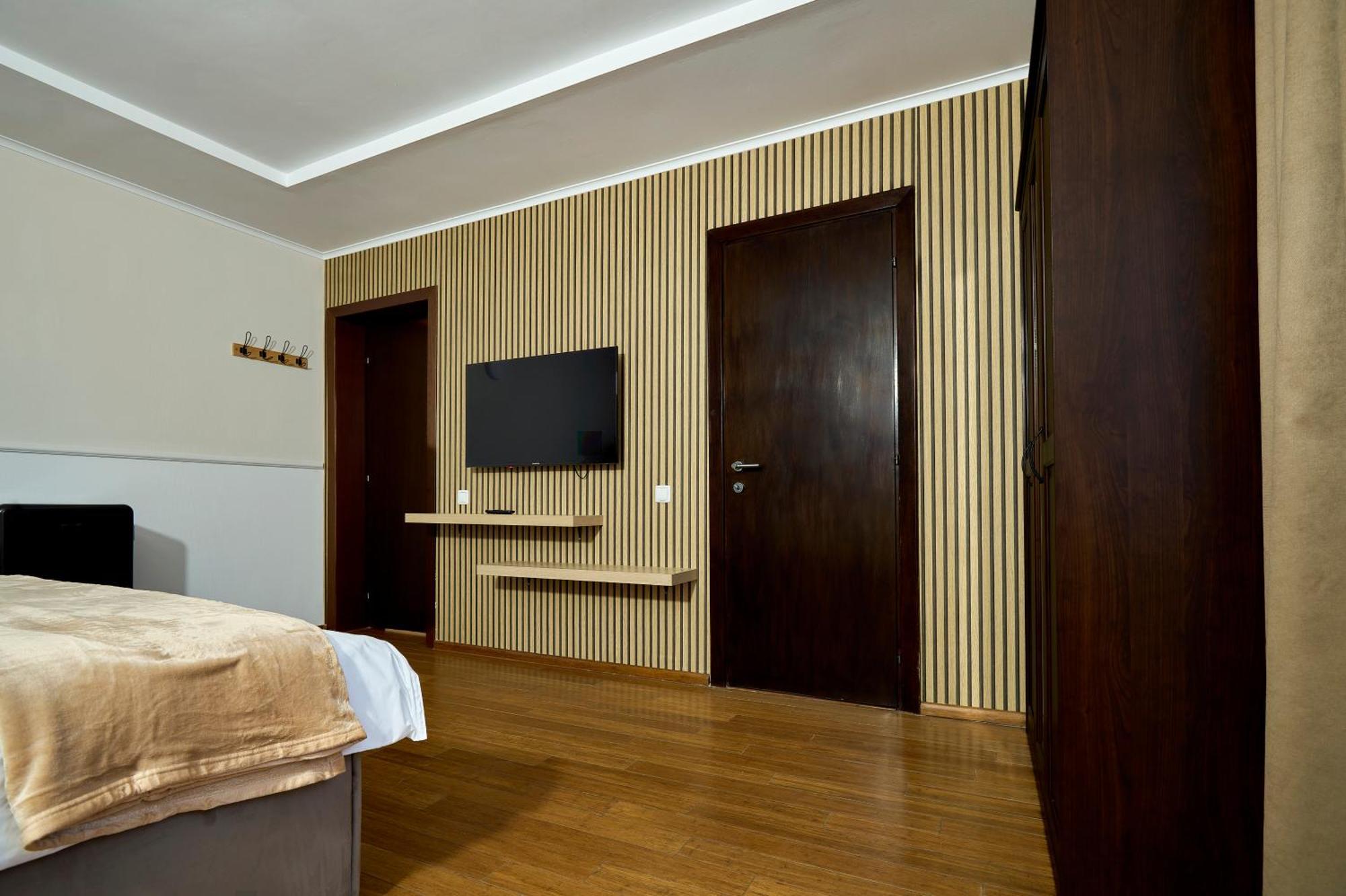 Therme Airport לינה וארוחת בוקר Corbeanca
